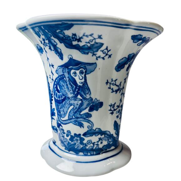 VTG Blue and White Oriental Monkey Vase.Hear no evil speak no evil Chinoiserie - Picture 8 of 9